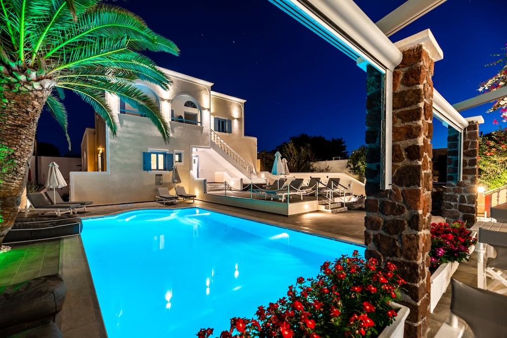 Stelios Place — Swimming pool in Perissa, South Aegean