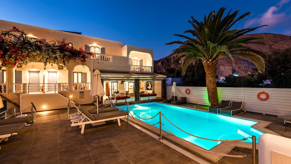 Stelios Place — Swimming pool in Perissa, South Aegean