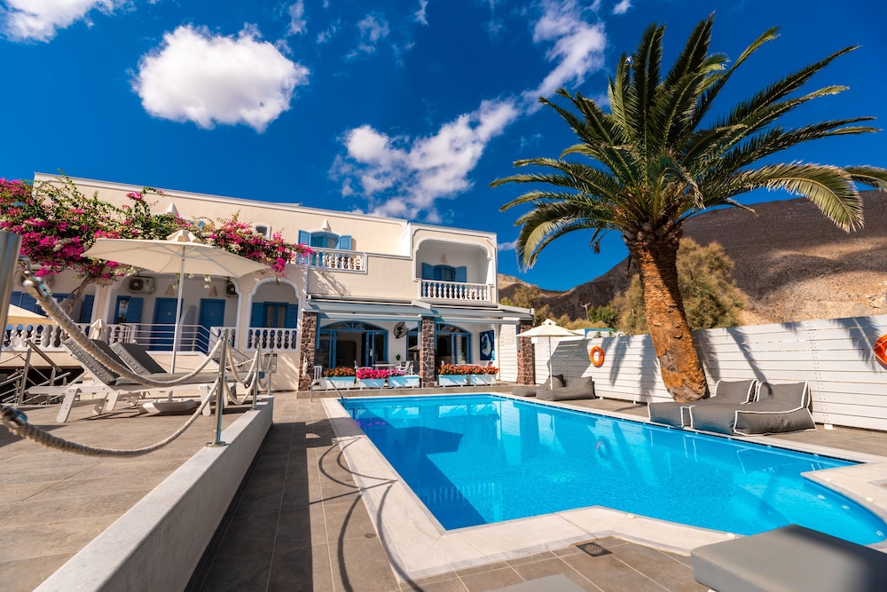 Stelios Place — Swimming pool in Perissa, South Aegean