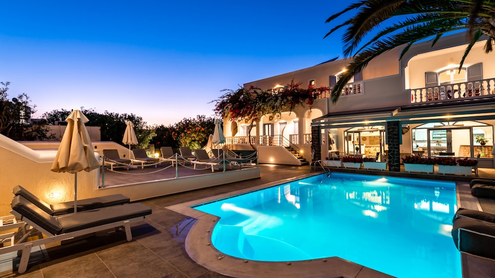 Stelios Place — Swimming pool in Perissa, South Aegean