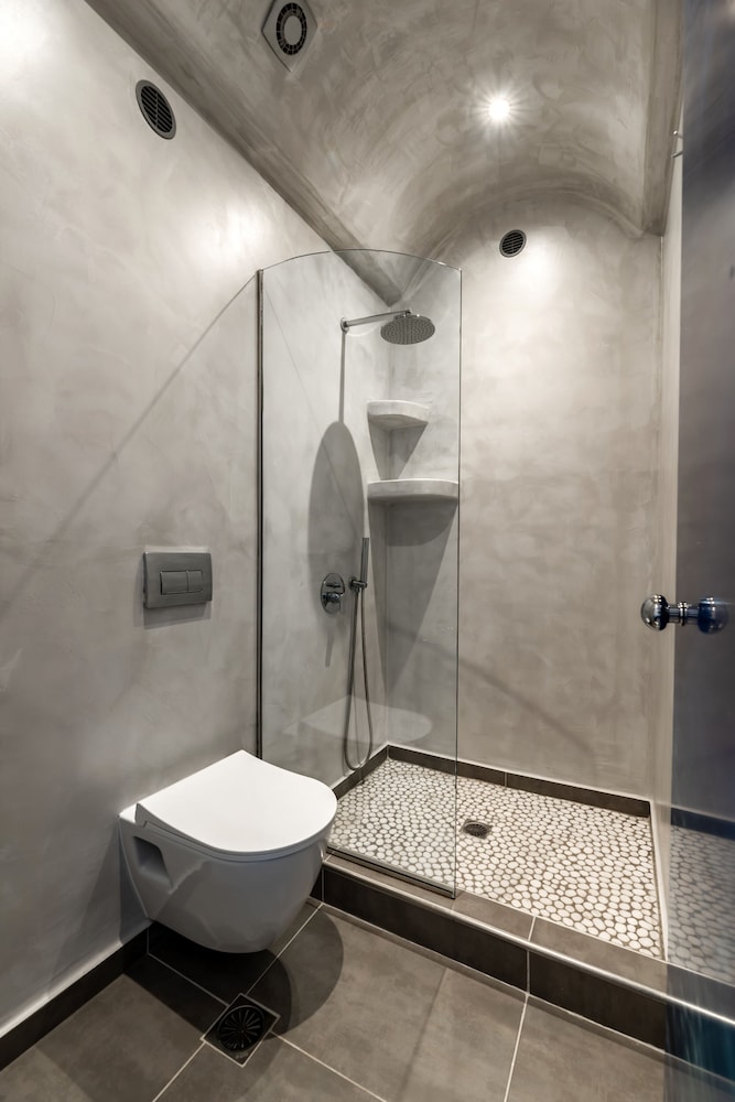 Stelios Place — Hotel rooms in Perissa, South Aegean