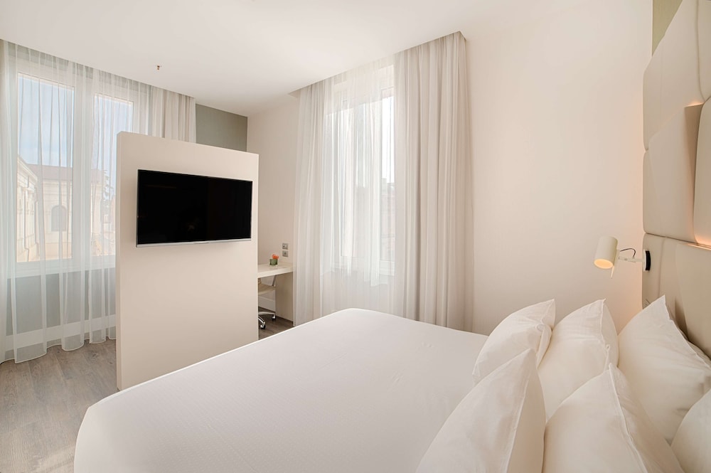 NH Collection Roma Palazzo Cinquecento — Hotel rooms in Rome, Lazio