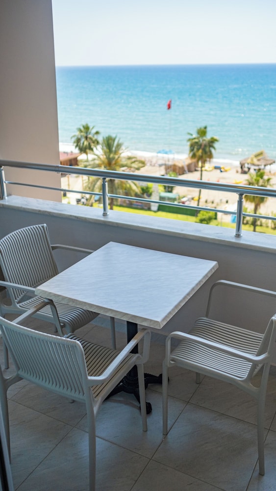 Heritage by Cimen Hotel — Beach in Alanya