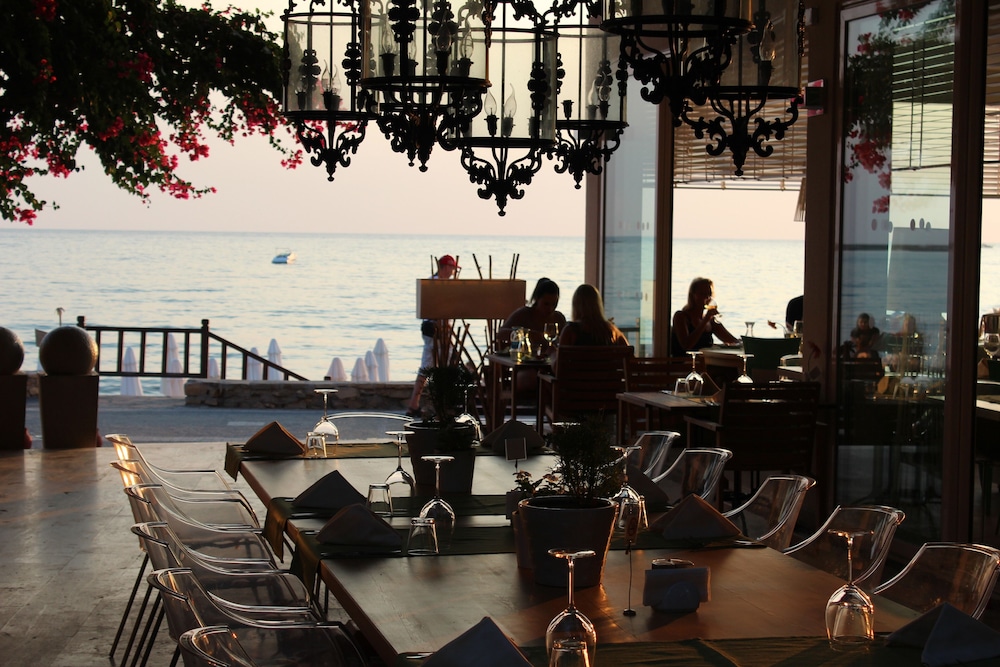 Sunprime Dogan Side Beach - Adults Only — Restaurant & bars in Side