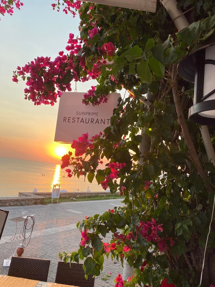 Sunprime Dogan Side Beach - Adults Only — Restaurant & bars in Side
