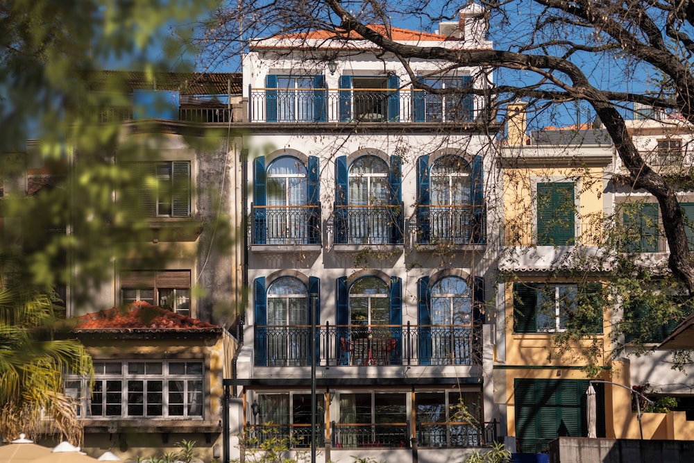 Madeira Gems — Hotel building in Funchal, Madeira