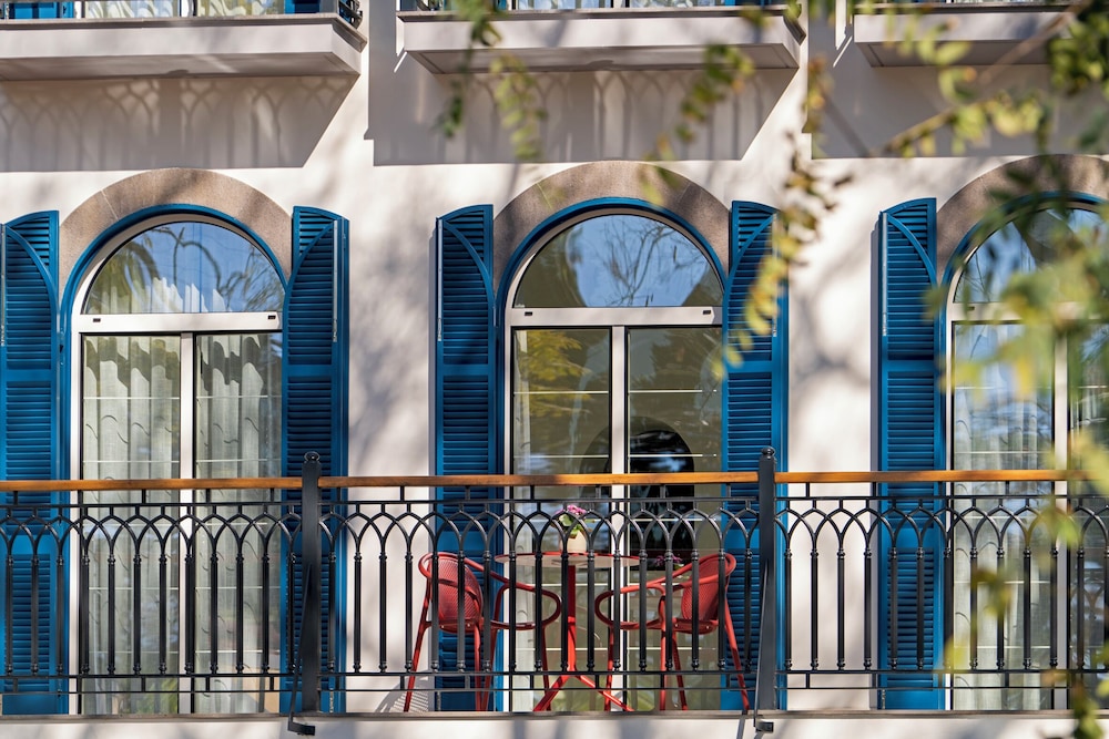 Madeira Gems — Hotel building in Funchal, Madeira