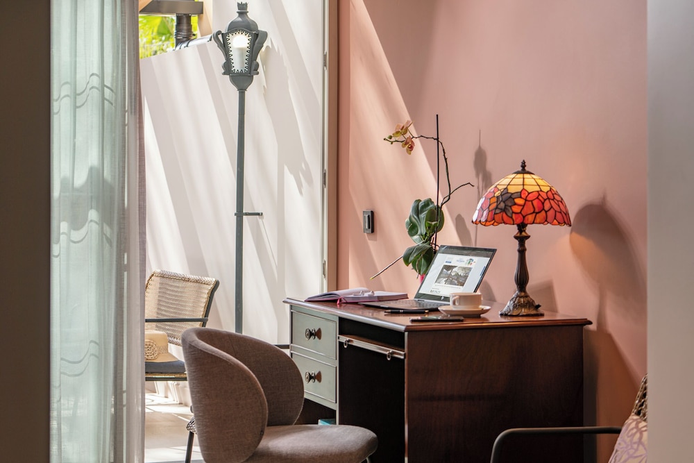 Madeira Gems — Hotel rooms in Funchal, Madeira