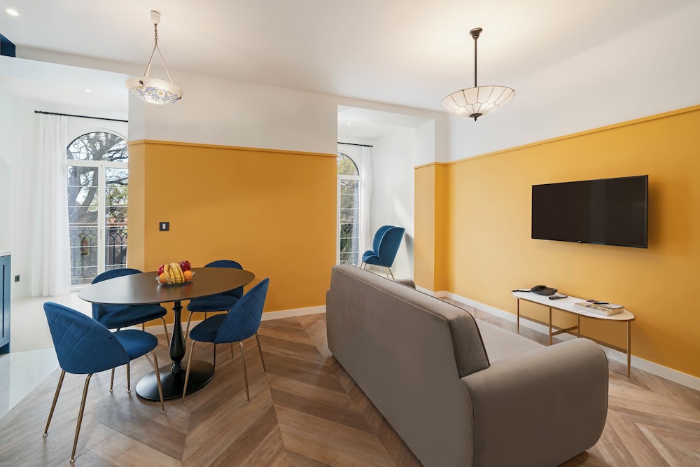 Madeira Gems — Hotel rooms in Funchal, Madeira