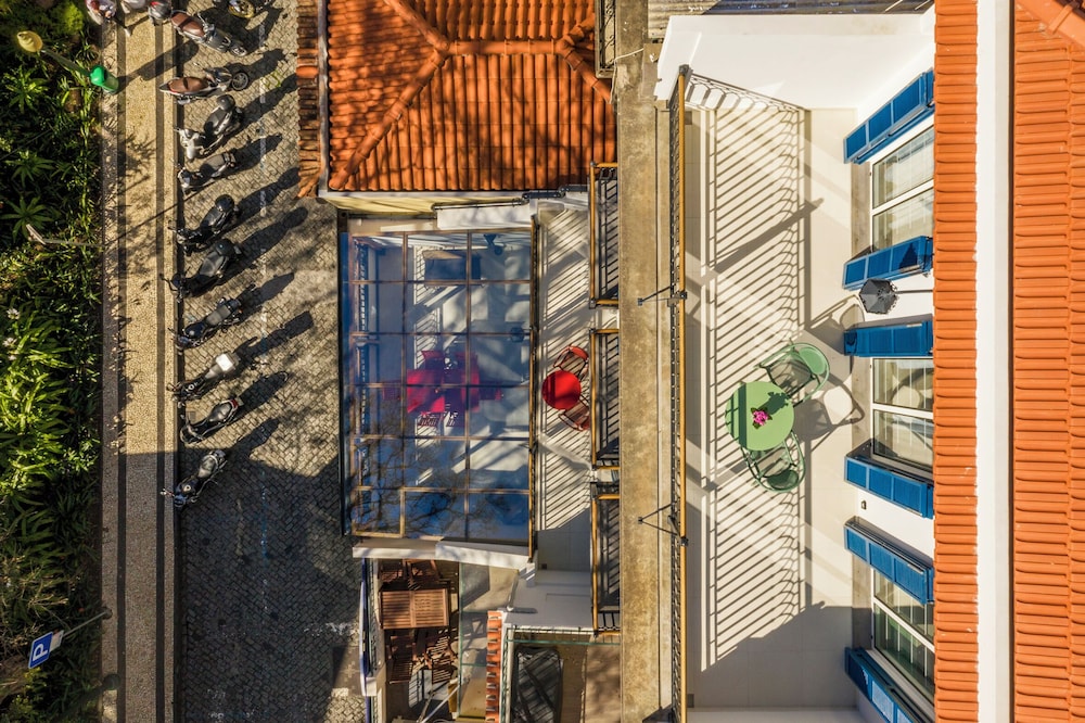 Madeira Gems — Hotel building in Funchal, Madeira