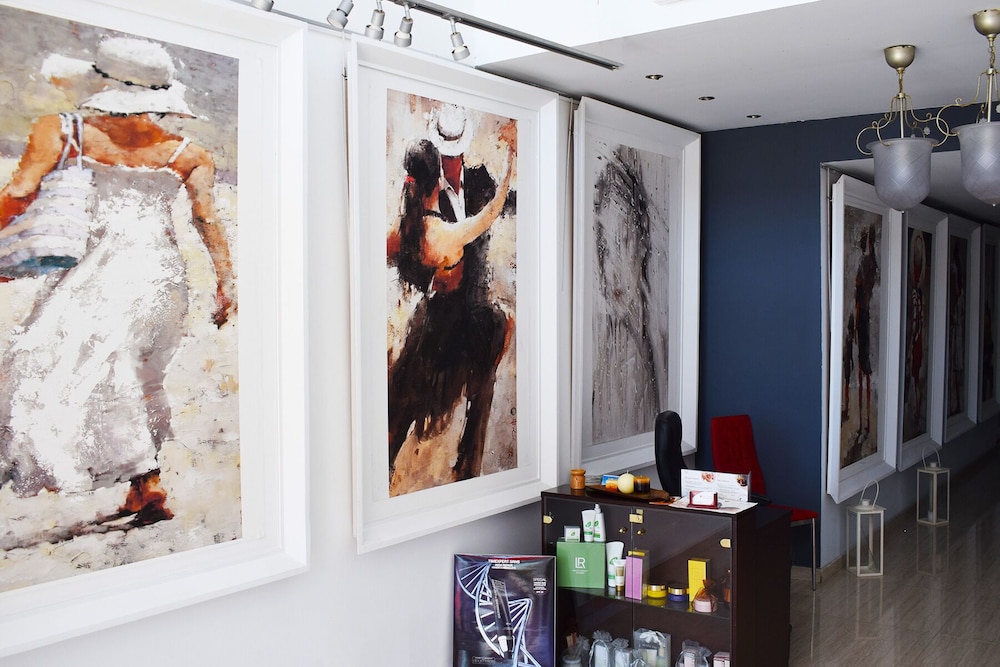 Sun Hall Beach Hotel Apts. — Hotel rooms in Larnaca, Larnaca Region