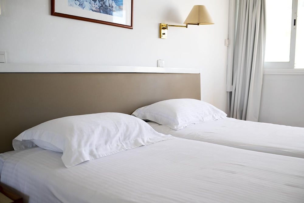 Sun Hall Beach Hotel Apts. — Hotel rooms in Larnaca, Larnaca Region