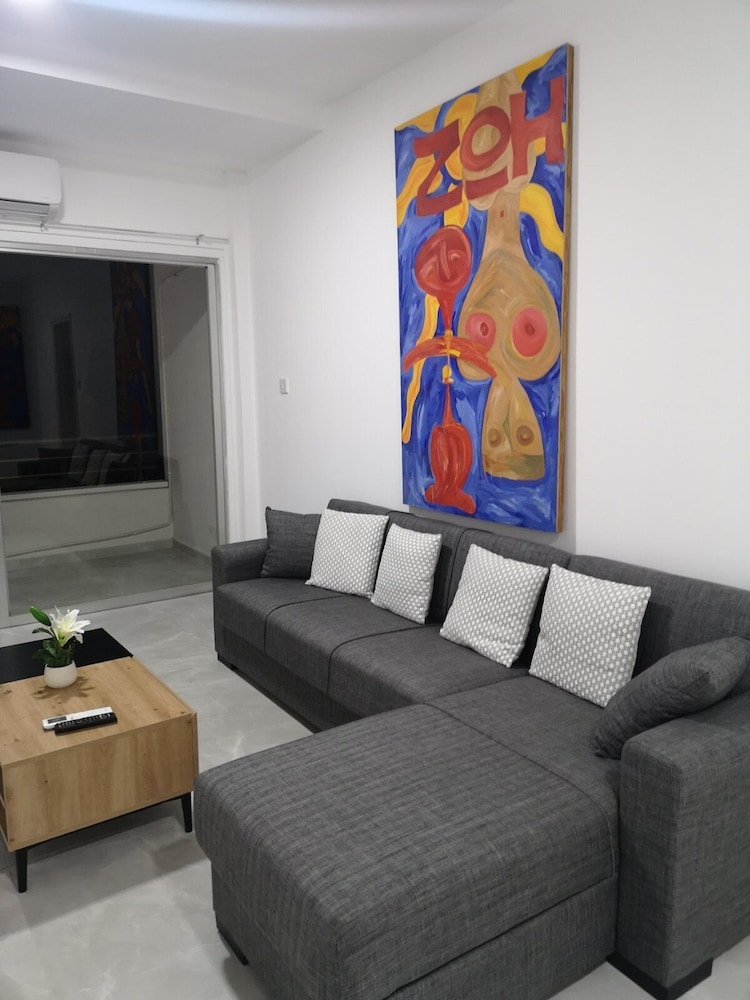 Sun Hall Beach Hotel Apts. — Hotel rooms in Larnaca, Larnaca Region