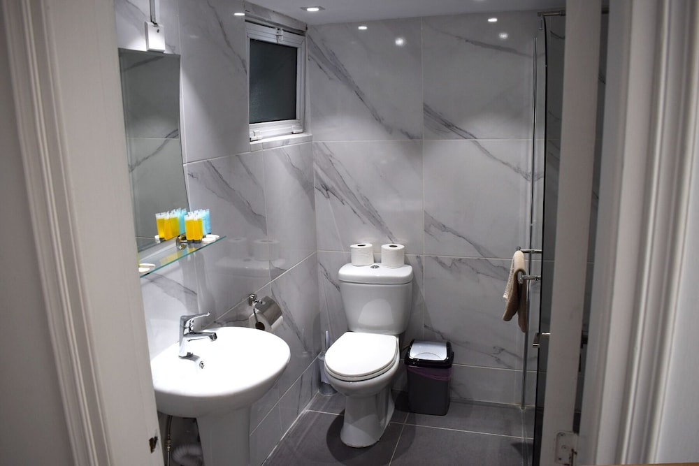 Sun Hall Beach Hotel Apts. — Hotel rooms in Larnaca, Larnaca Region