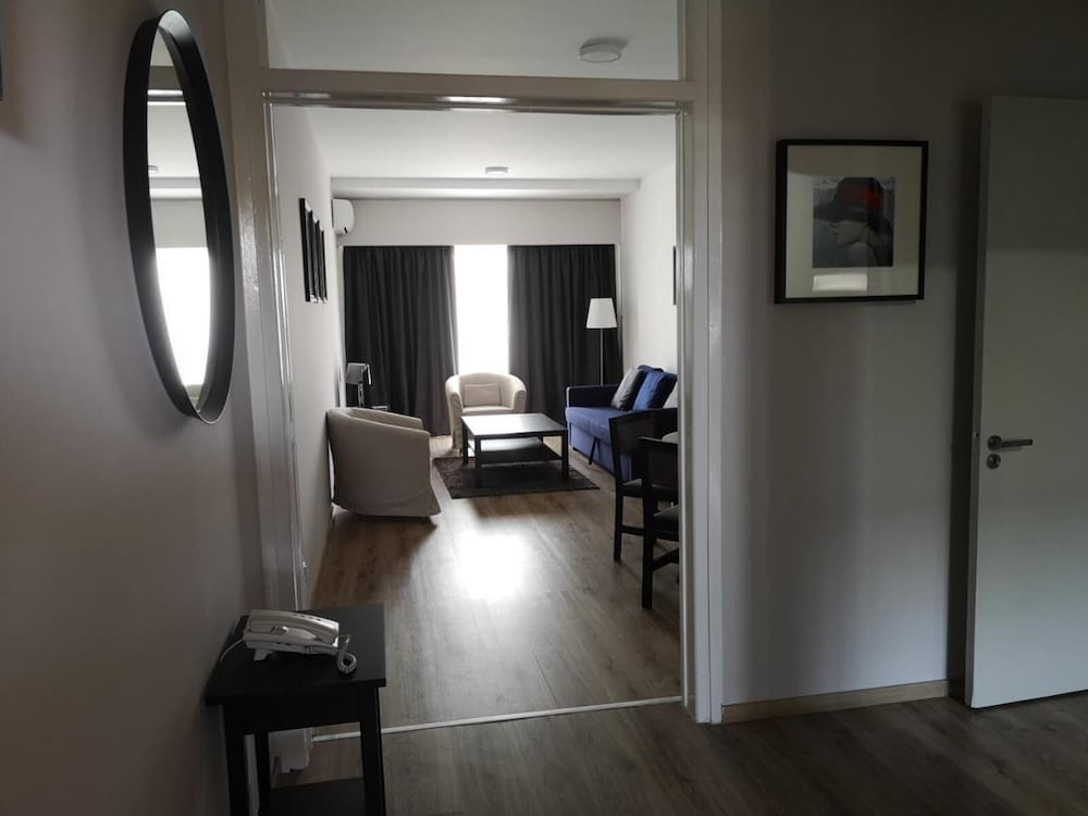 Sun Hall Beach Hotel Apts. — Hotel rooms in Larnaca, Larnaca Region