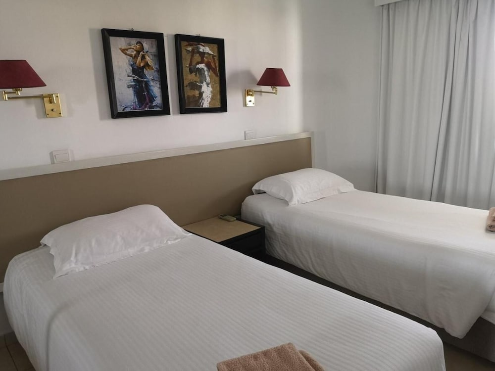 Sun Hall Beach Hotel Apts. — Hotel rooms in Larnaca, Larnaca Region