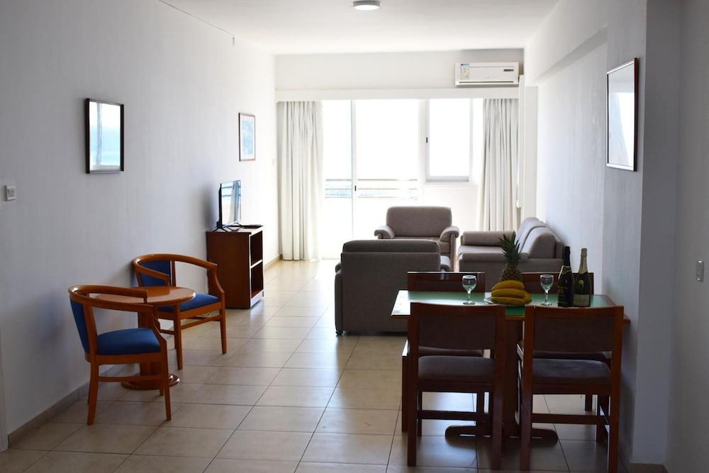 Sun Hall Beach Hotel Apts. — Hotel rooms in Larnaca, Larnaca Region