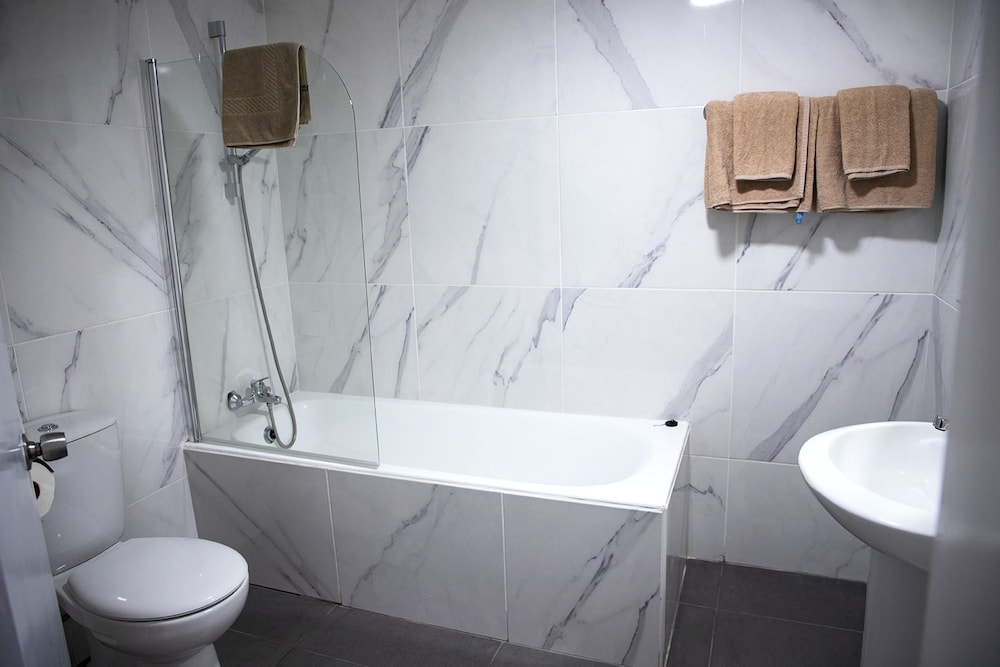 Sun Hall Beach Hotel Apts. — Hotel rooms in Larnaca, Larnaca Region