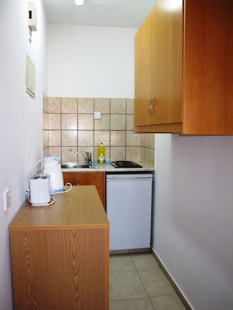 Sun Hall Beach Hotel Apts. — Hotel rooms in Larnaca, Larnaca Region