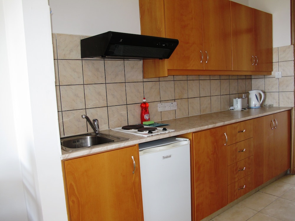Sun Hall Beach Hotel Apts. — Hotel rooms in Larnaca, Larnaca Region