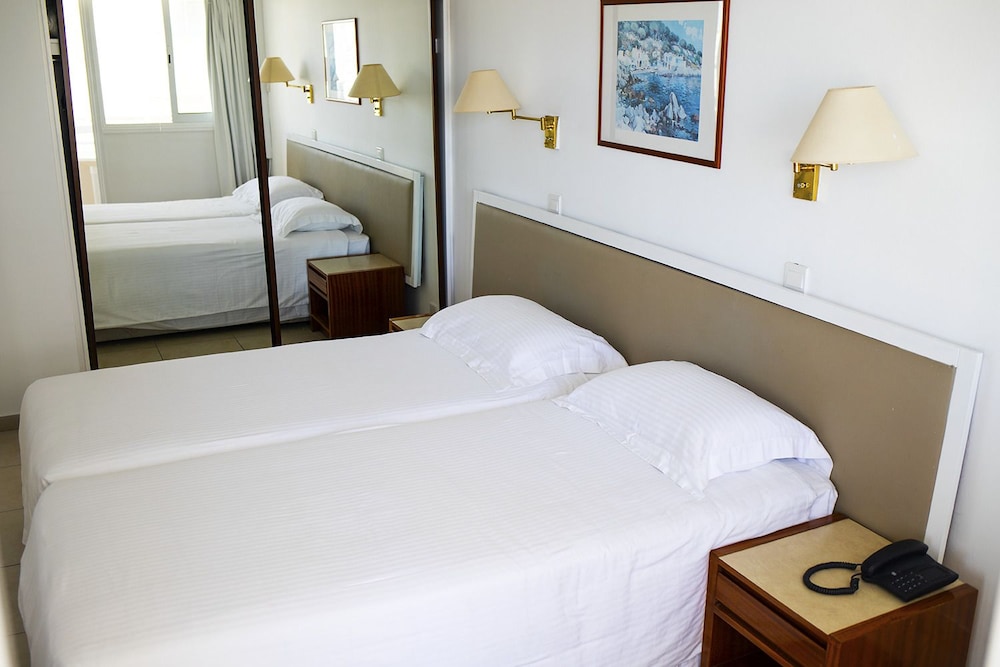 Sun Hall Beach Hotel Apts. — Hotel rooms in Larnaca, Larnaca Region