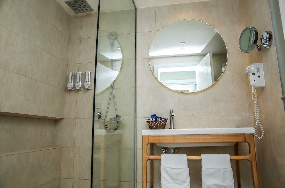 Grand Sirenis Punta Cana Resort & Aquagames - All Inclusive — Hotel rooms in Uvero Alto, La Altagracia