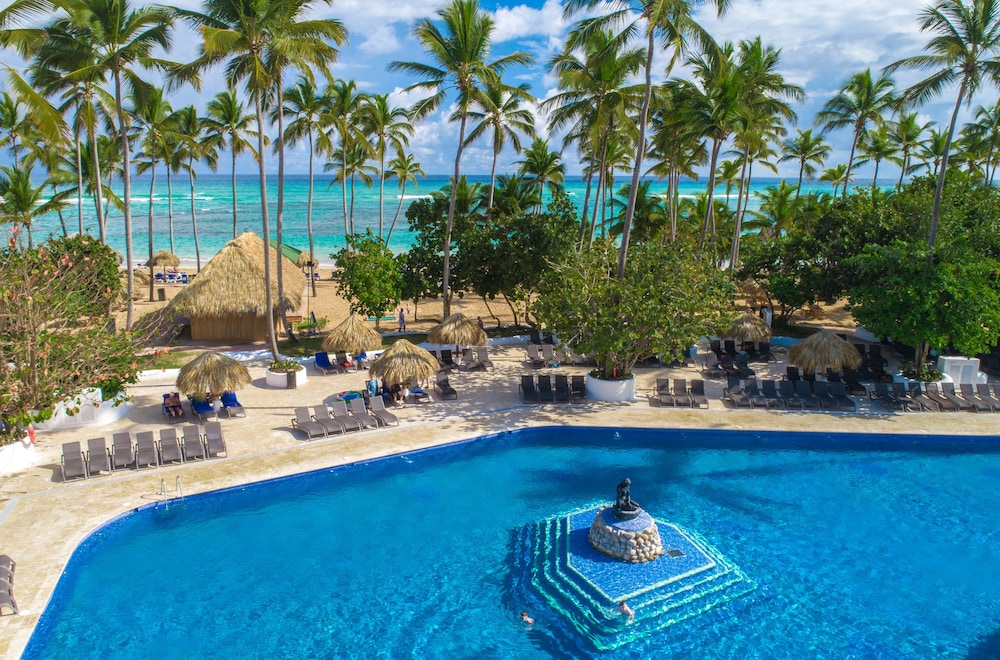 Grand Sirenis Punta Cana Resort & Aquagames - All Inclusive — Swimming pool in Uvero Alto, La Altagracia