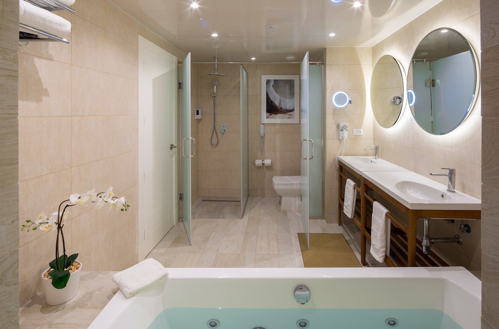 Grand Sirenis Punta Cana Resort & Aquagames - All Inclusive — Hotel rooms in Uvero Alto, La Altagracia