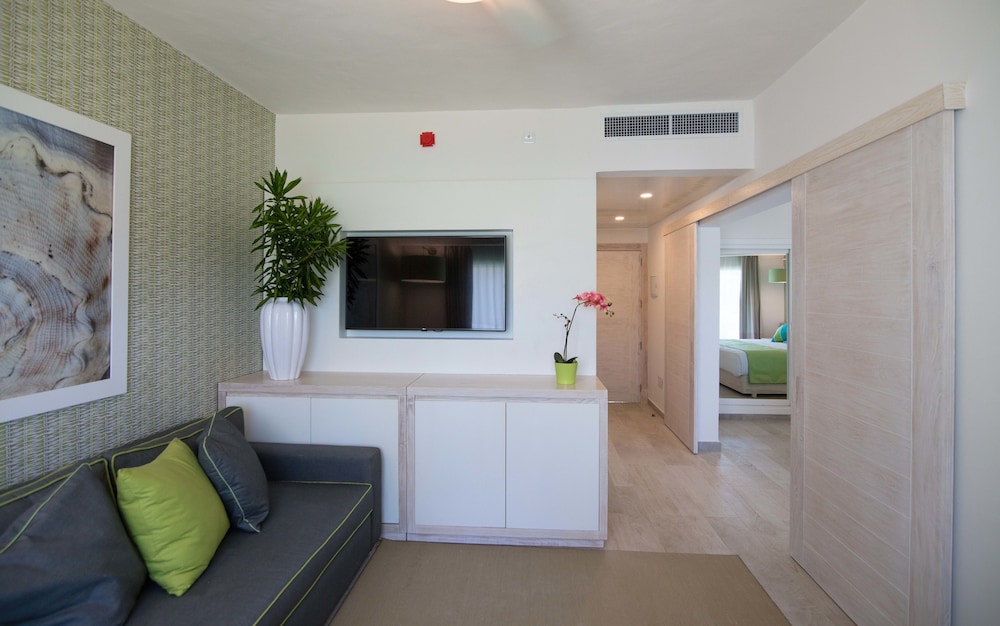 Grand Sirenis Punta Cana Resort & Aquagames - All Inclusive — Hotel rooms in Uvero Alto, La Altagracia