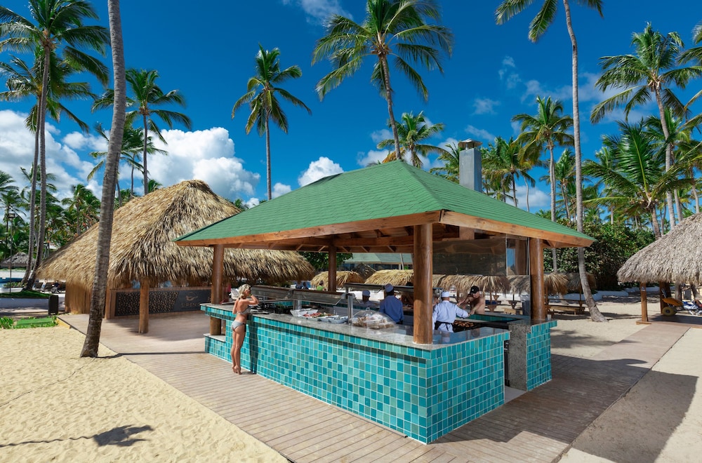 Grand Sirenis Punta Cana Resort & Aquagames - All Inclusive — Restaurant & bars in Uvero Alto, La Altagracia