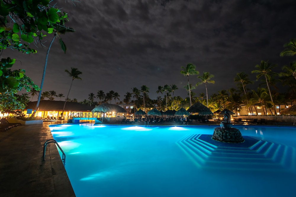 Grand Sirenis Punta Cana Resort & Aquagames - All Inclusive — Swimming pool in Uvero Alto, La Altagracia