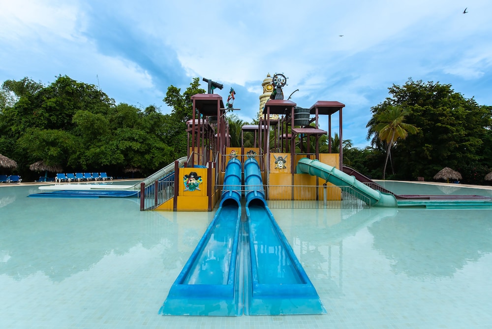 Grand Sirenis Punta Cana Resort & Aquagames - All Inclusive — Swimming pool in Uvero Alto, La Altagracia