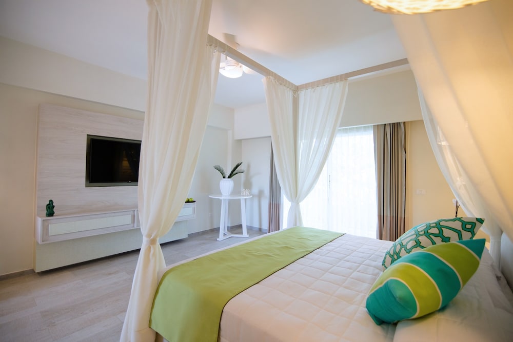 Grand Sirenis Punta Cana Resort & Aquagames - All Inclusive — Hotel rooms in Uvero Alto, La Altagracia