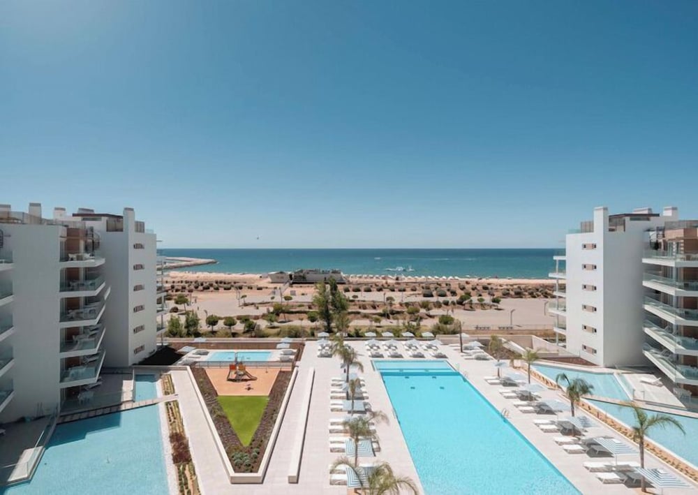 Dom Pedro Residences — Swimming pool in Quarteira, Faro