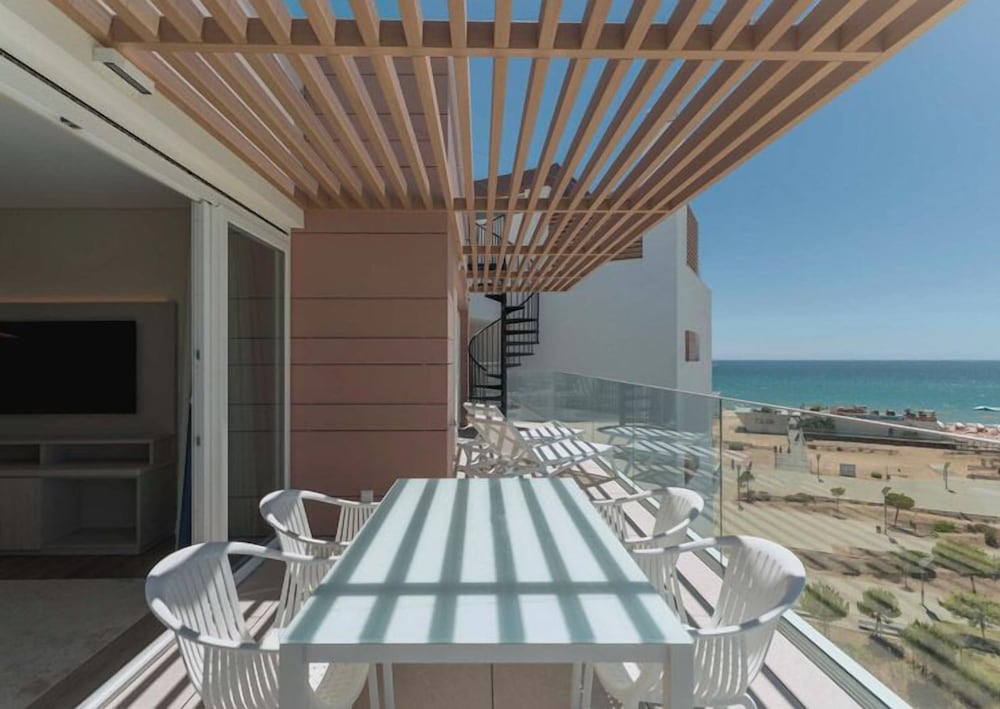 Dom Pedro Residences — Hotel building in Quarteira, Faro
