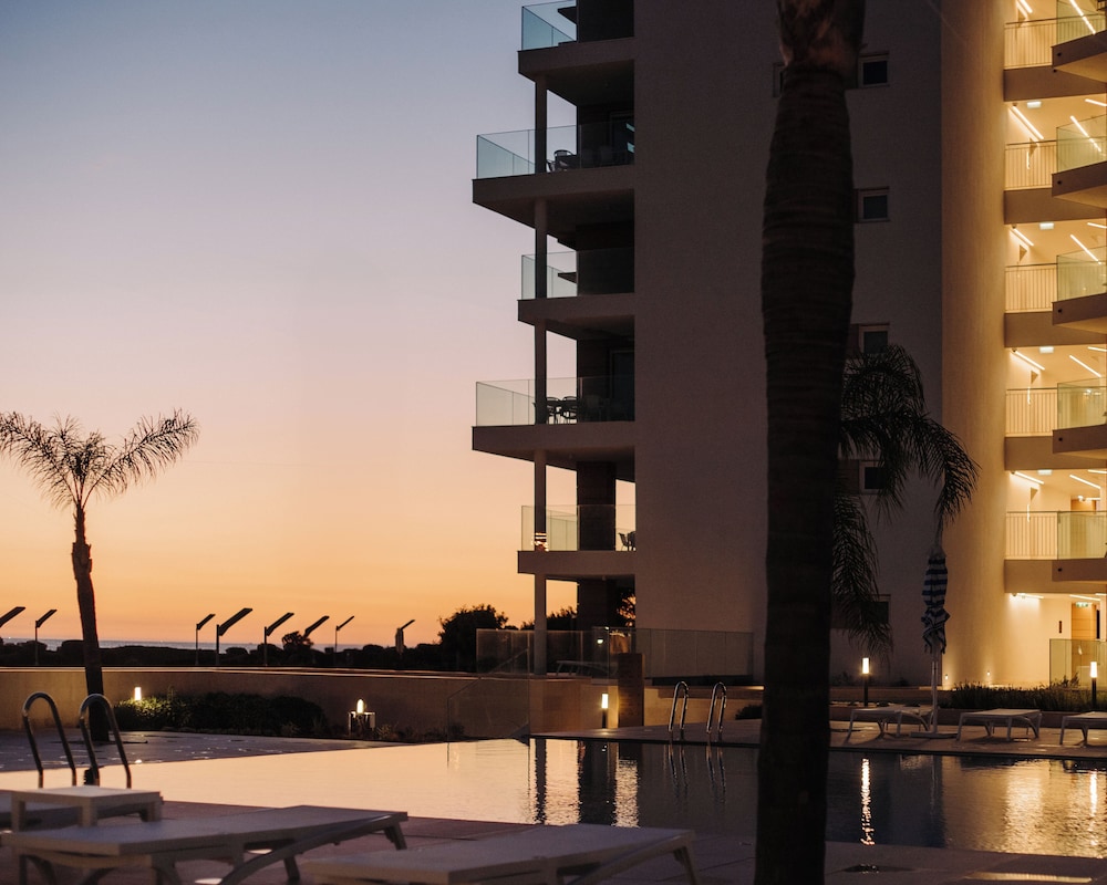 Dom Pedro Residences — Hotel building in Quarteira, Faro