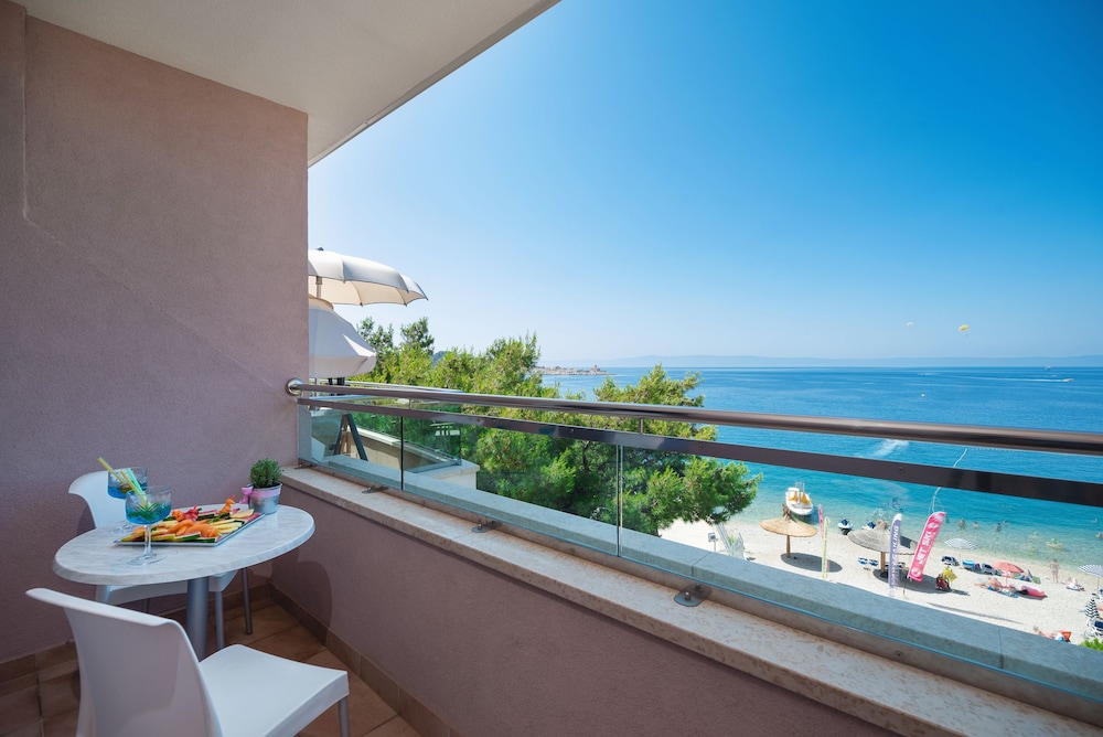 Hotel Maritimo — Hotel rooms in Makarska, Split-Dalmatia