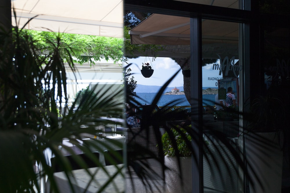 Hotel Maritimo — Restaurant & bars in Makarska, Split-Dalmatia