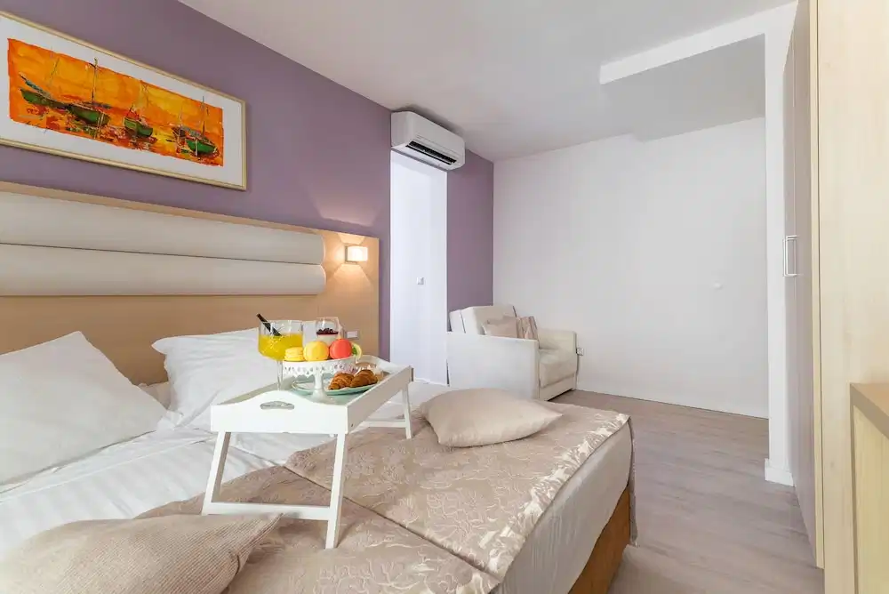 Hotel Maritimo — Hotel rooms in Makarska, Split-Dalmatia
