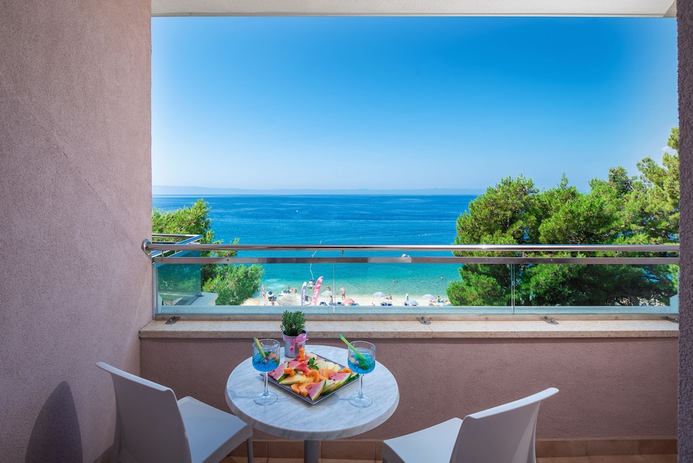 Hotel Maritimo — Beach in Makarska, Split-Dalmatia