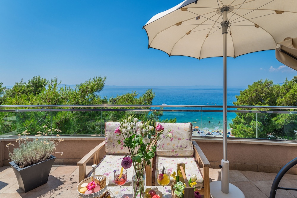 Hotel Maritimo — Beach in Makarska, Split-Dalmatia