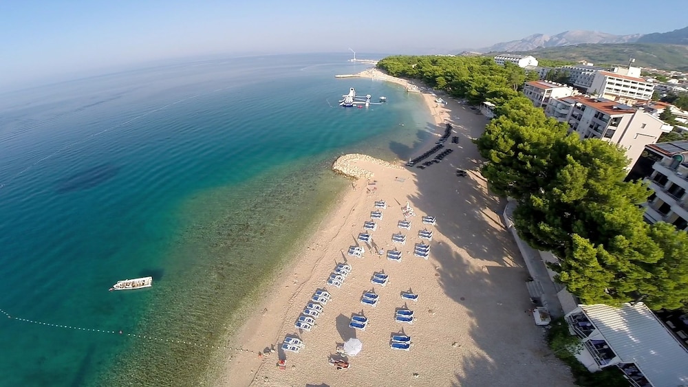 Hotel Maritimo — Beach in Makarska, Split-Dalmatia