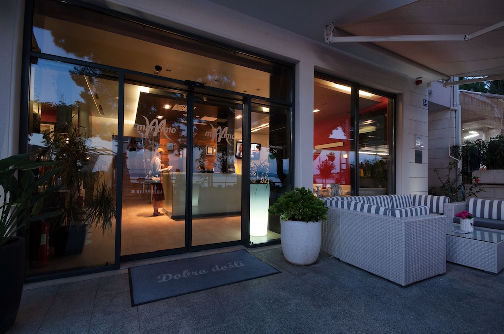 Hotel Maritimo — Hotel building in Makarska, Split-Dalmatia
