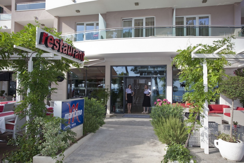 Hotel Maritimo — Restaurant & bars in Makarska, Split-Dalmatia