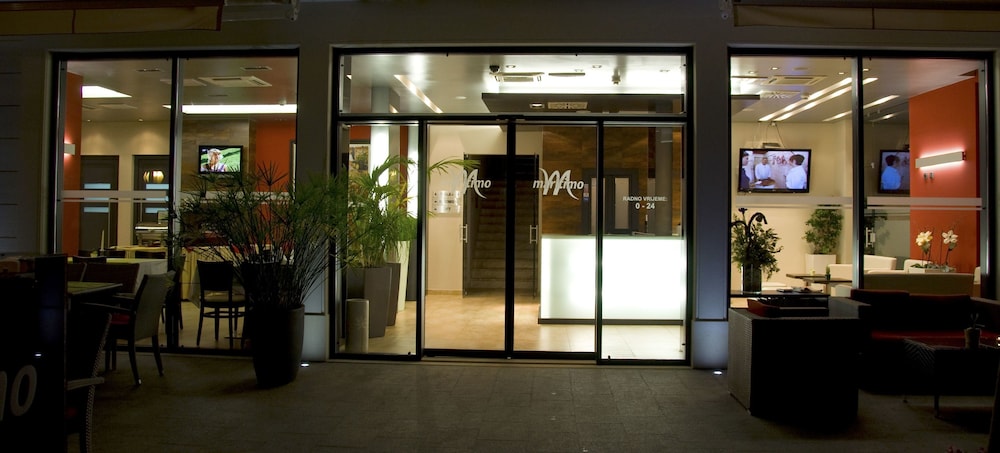 Hotel Maritimo — Hotel building in Makarska, Split-Dalmatia