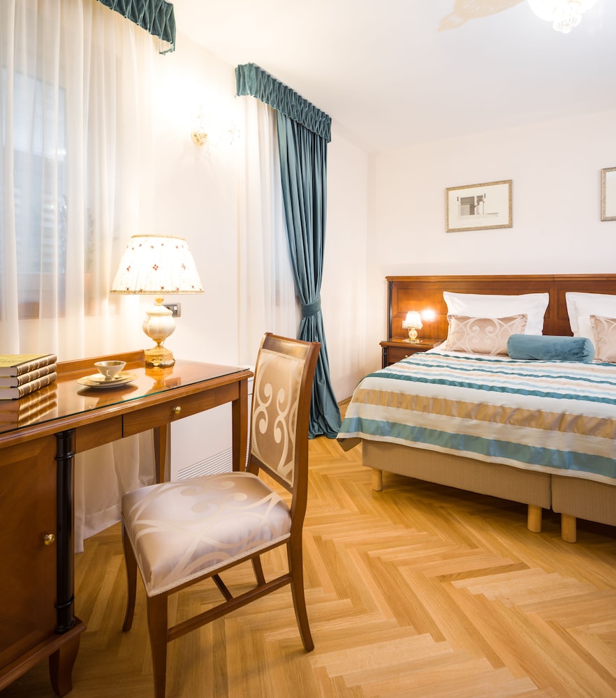 Judita Palace Heritage Hotel — Hotel rooms in Split, Split-Dalmatia