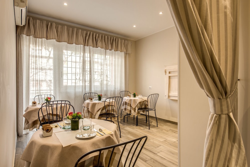 Casa Mia Vaticano Guest House — Restaurant & bars in Rome, Lazio
