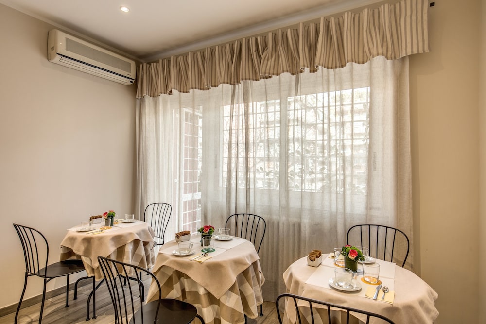 Casa Mia Vaticano Guest House — Restaurant & bars in Rome, Lazio