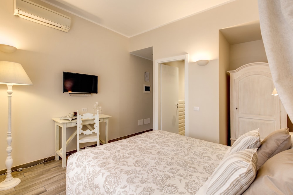 Casa Tua Vaticano Guest House — Hotel rooms in Rome, Lazio