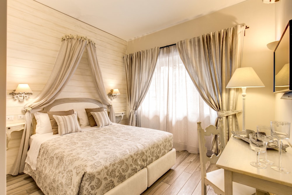 Casa Tua Vaticano Guest House — Hotel rooms in Rome, Lazio